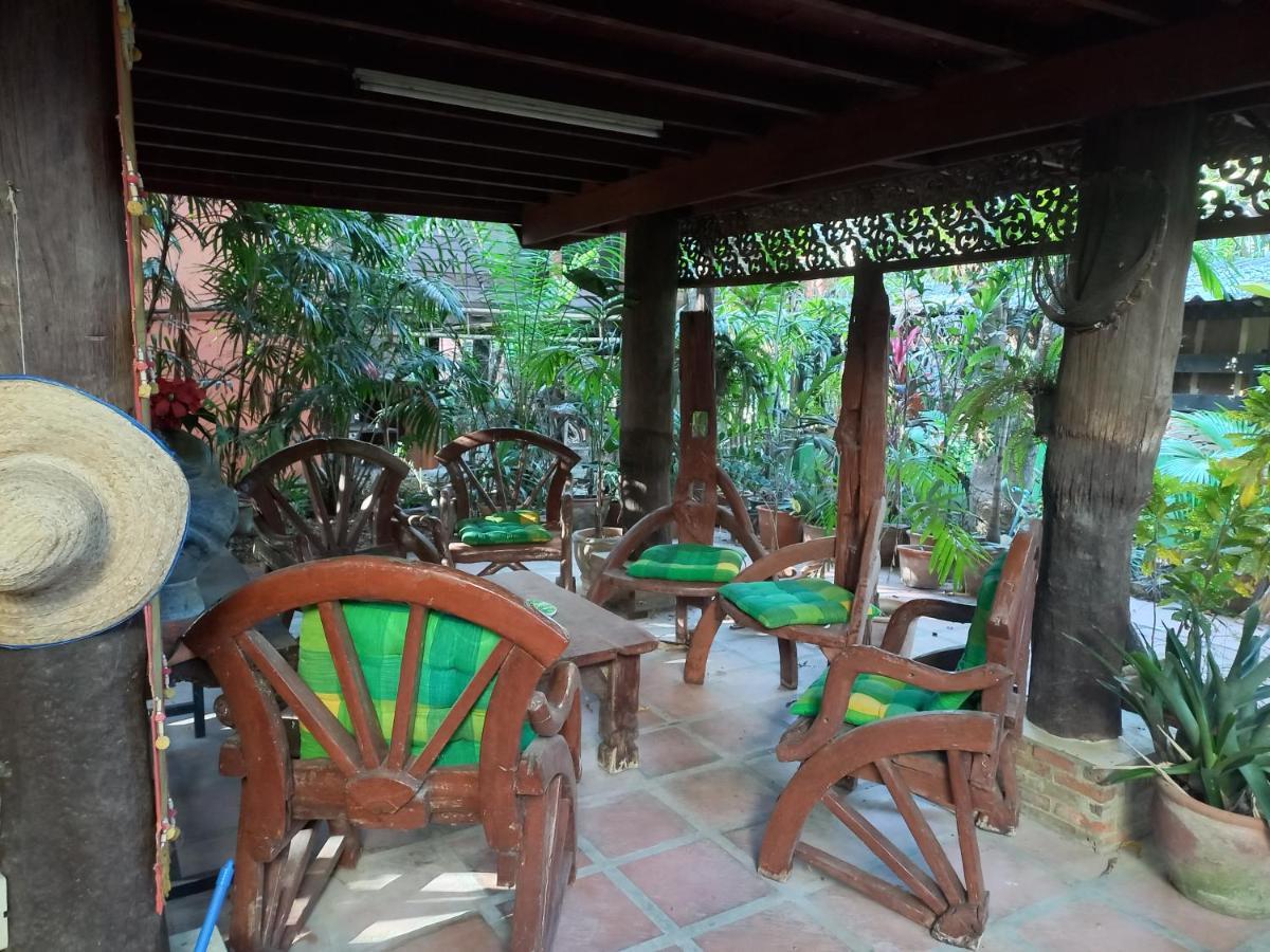 Teak House Chiang Mai Hotel Eksteriør billede